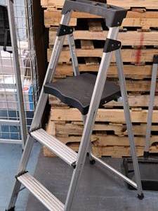 lot 241 image: Tricam Industries 225-lbs Step-Up Ladder AUL-3PTG