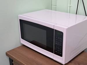 lot 253 image: Household Microwave Oven