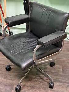 lot 256 image: Rolling Office Arm Chair
