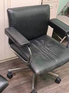lot 256B image: Rolling Office Arm Chair