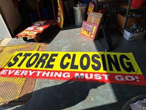 lot 297 image: Store Closing logo Banner 120x37
