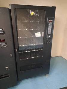 lot 6 image: Vending Machine