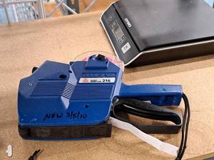 lot 270 image: AveryDenison 216 Price Tag Gun