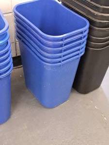 lot 286 image: Lot of (6) Plastic Recycle Cans