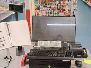 lot 182 image: Point of Sale System (POS) - 21 Monitor, Keyboard, Mouse, Cash Box, Star futrePRNT TSP100III Receipt Printer, Pedestal Display, Scanner