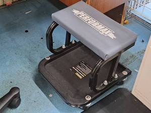 lot 323 image: Performax Mechanics Roller Seat