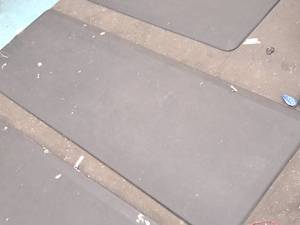 lot 327 image: Rubber Anti-Fatigue Floor Mat