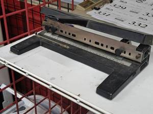 lot 331 image: Acco Paper Punch 440
