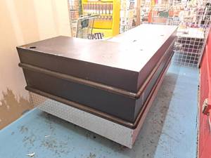 lot 200 image: L-Shaped CashierCheck-Out Station