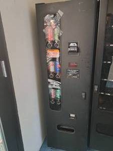 lot 5 image: Soda Vending Machine