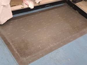 lot 369 image: Rubber Anti-Fatigue Floor Mat