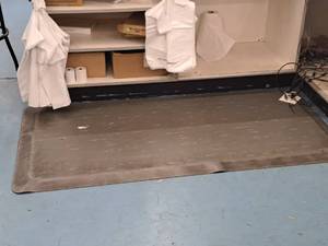 lot 370 image: Rubber Anti-Fatigue Floor Mat