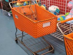 lot 601 image: Litin Everything Party n Paper logo Shopping Cart