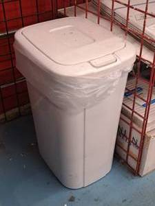 lot 350 image: Plastic Trash Can with Lid