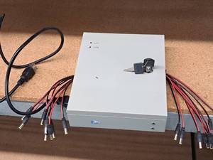 lot 378 image: DC 12V Power Supply Box EV-PB18-10P with Key
