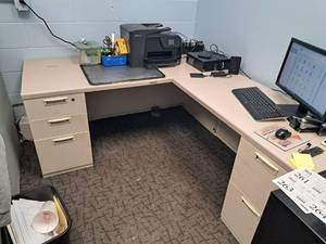 lot 263 image: L-Shaped Office Desk