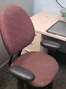 lot 267 image: Rolling Office Arm Chair