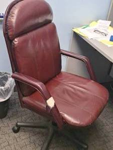 lot 266 image: Leather Rolling Office Arm Chair