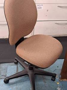 lot 205 image: Rolling Office Chair