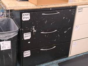lot 206 image: Metal Lateral File Cabinet 3-drawer