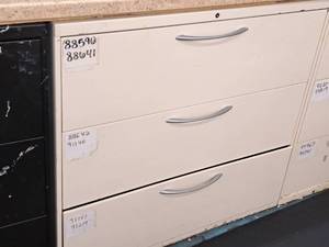 lot 207 image: Metal Lateral File Cabinet 3-drawer