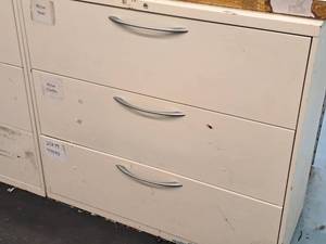 lot 212 image: Metal Lateral File Cabinet 3-drawer