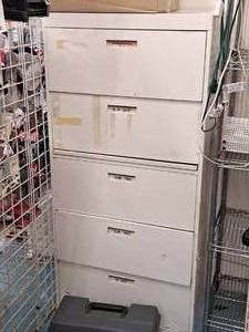 lot 216 image: Metal Lateral File Cabinet 5-drawer