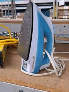 lot 441 image: Sylvania 1100W Compact Steam Iron TSK-7539