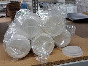 lot 627 image: Lot of (5 Boxes) Fineline 10-20-oz Plastic Hot Cup Sip Lids 50-count ( 250 total items )
