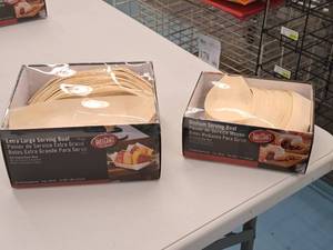 lot 678 image: Tablecraft (1 Box) Serving Boats Size Medium 50-count, (1 Box) Serving Boats Size Large 50-count