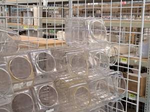 lot 732 image: Lot of (25) Plastic Containers 10x6x7