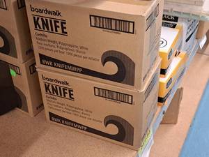 lot 737 image: Lot of (2 Boxes) Boardwalk Plastic Knives 1000-count ( 2000 total items )