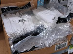 lot 741 image: Lot of (14 Packs) Plastic Knives 100-count ( 1400 Total Items )