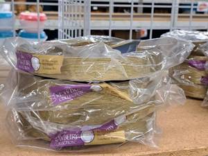 lot 747 image: Lot of (4 Packs) Maryland Plastics The Newbury Collection 9-12 Heavyweight Plastic Luncheon Plates 15-count ( 60 Total Items )