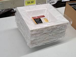 lot 819 image: Lot of (5 Packs) Simply Squared Geometric Style 12-oz Plastic Soup Bowls 10-count ( 50 Total Items )