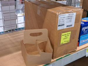 lot 907A image: Lot of (1 Case) 24-oz 4-Cup Drink Carriers 200-count ( 200 total items )
