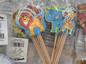 lot 953 image: Lot of (3 Packs) Zoo theme Food Picks 24-count ( 72 Total Items )