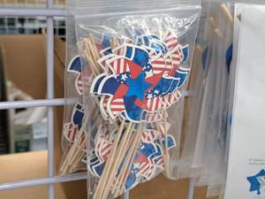 lot 960 image: Lot of (2 Packs) Patriotic theme Food Picks 25-count ( 50 Total Items )