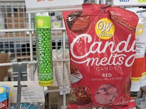 lot 973 image: Wilton (4) Tubes of Green Sprinkles, (1) Bag of Melt Candy