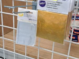 lot 974 image: Wilton (4) Packs of 4x4 Candy Wrappers 50-ct (200 Total), (3) Packs of Treat Bags 50-ct Gold (150 Total)