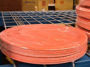 lot 977 image: Lot of (2 Packs) 8-34 Plates 24-count ( 48 Total Items )