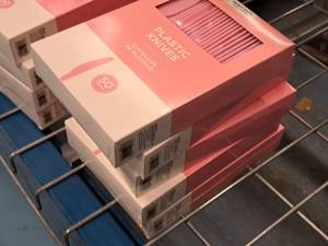 lot 991 image: Lot of (5 Boxes) Plastic Knives 50-count ( 250 total items )
