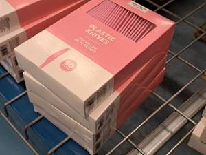 lot 992 image: Lot of (4 Boxes) Plastic Knives 50-count ( 200 total items )