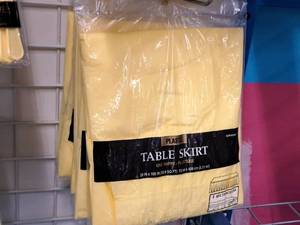 lot 999 image: Lot of (6) Plastic Table Skirts 29x168