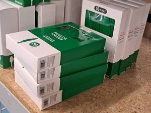 lot 1020 image: Lot of (8 Boxes) Plastic Knives 50-count ( 400 total items )