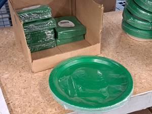 lot 1019 image: (6) Packs of Napkins 40-ct, (1) Pack 10-12 Plates 20-ct