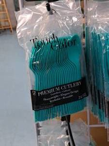 lot 1031 image: Lot of (6 Packs) Touch of Color Plastic Spoons 24-count ( 144 Total Items )