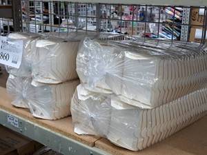 lot 860 image: Lot of (4 Packs) 2-Quart Food Pails 50-count ( 200 Total Items )