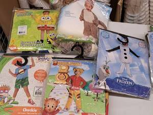 lot 1123 image: Lot of (5) Child 2T Costumes