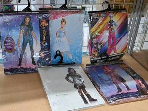 lot 1141 image: Lot of (5) Child Size Medium 7-8 Girls Costumes